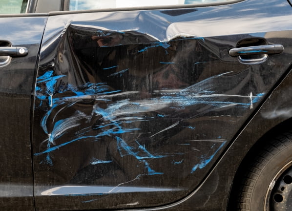 ボディー傷がある車の写真