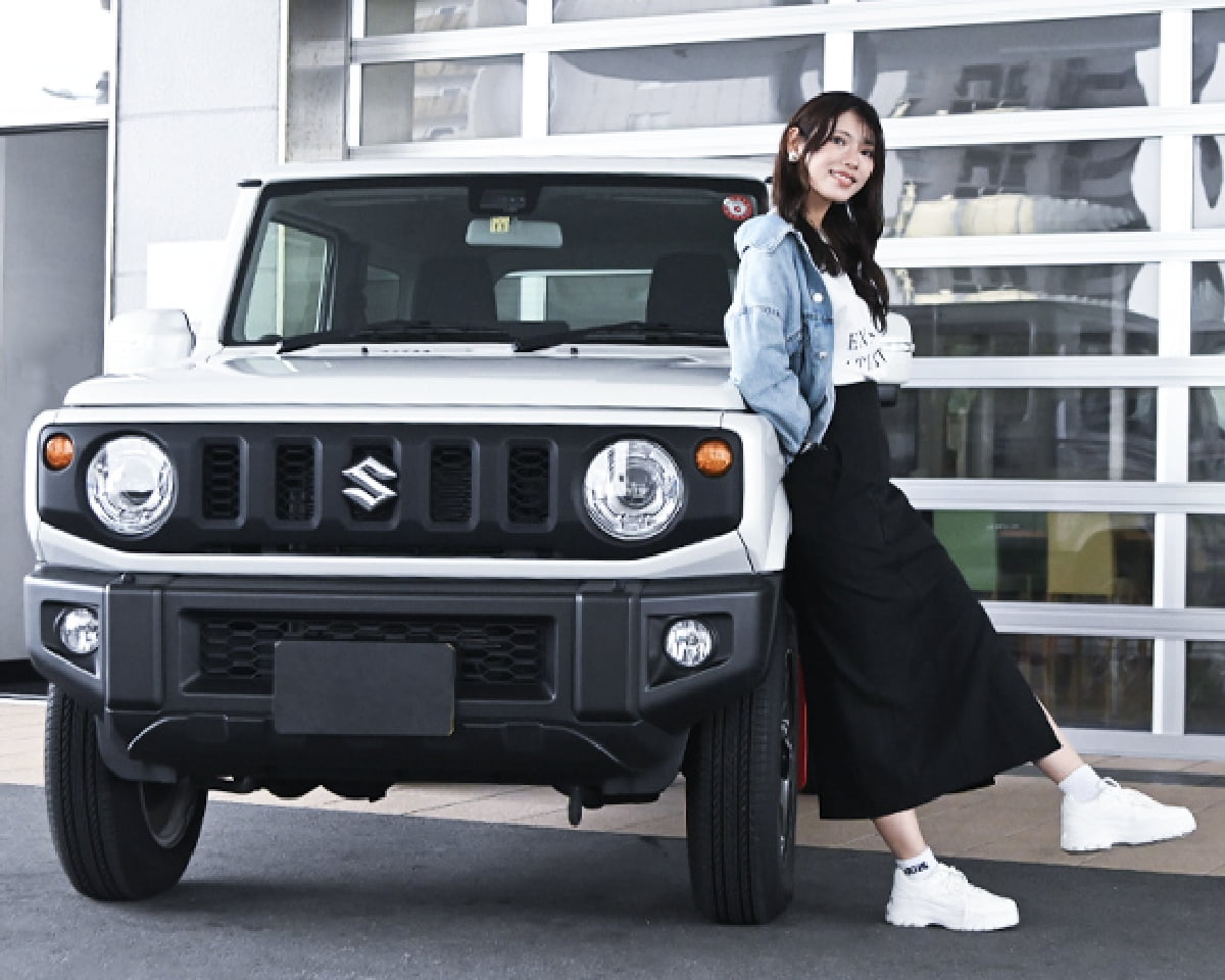 スーパー乗るだけセットで新車を購入した女性の写真